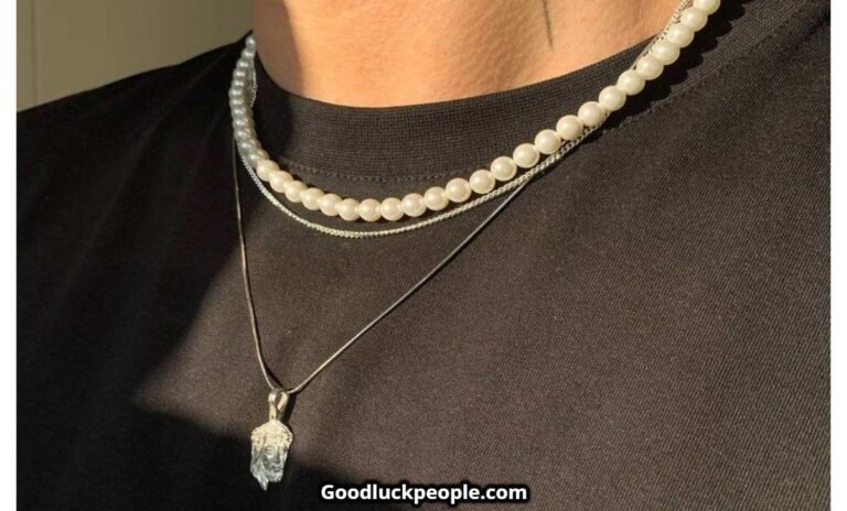 men wearing pearls meaning